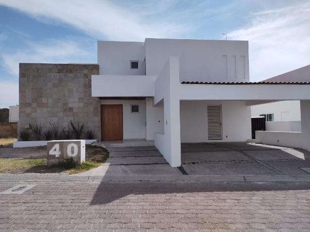casa con rec en planta b, priv. la rica en juriquilla, alberca, c tenis