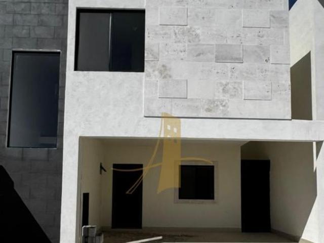 Casa con recámara abajo y equipada en Venta Norte de Saltillo