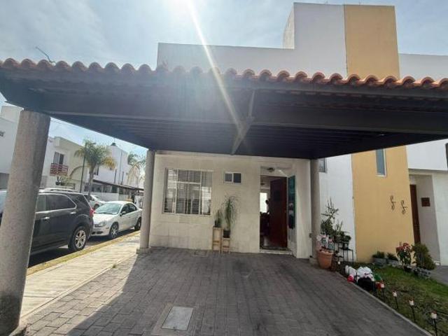 Casa en venta en Villa Palmira para inversionista con recamara en PB
