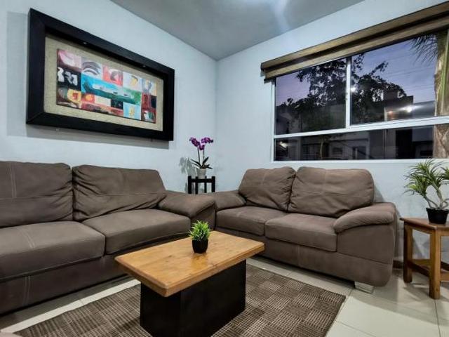 Casa con recámara en PB