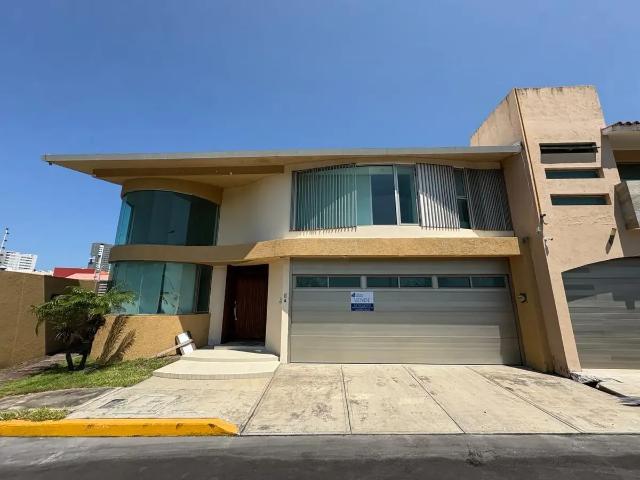 Casa con recámara en planta baja