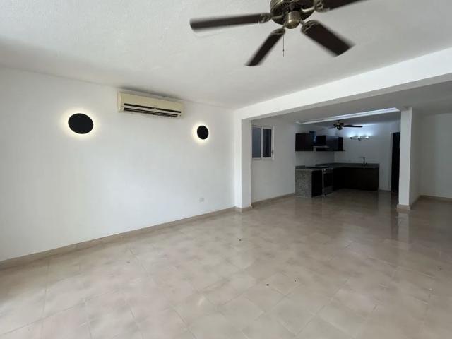 Casa con recámara en PLANTA BAJA, de 3 recámaras, con piscina, en La Ceiba