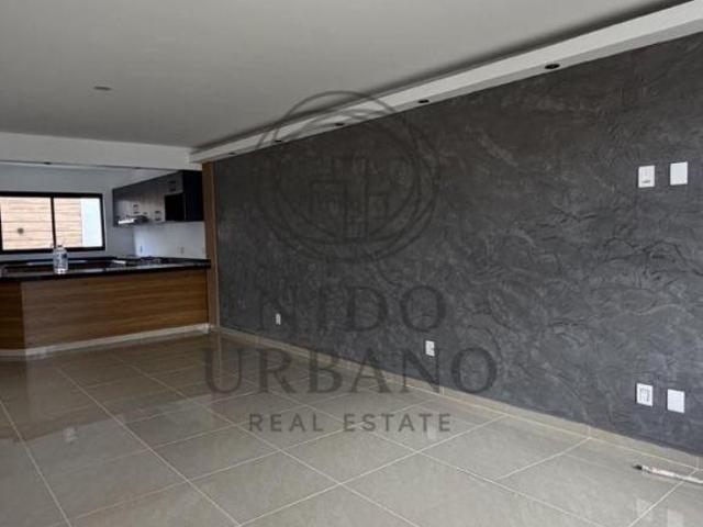 Casa con recámara KING en planta baja con baño completo