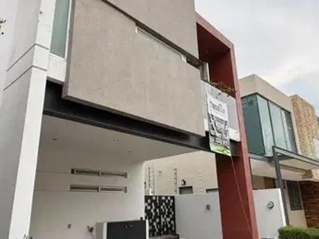 Casa Con Roof Garden En Renta En Coto Los Robles Residencial