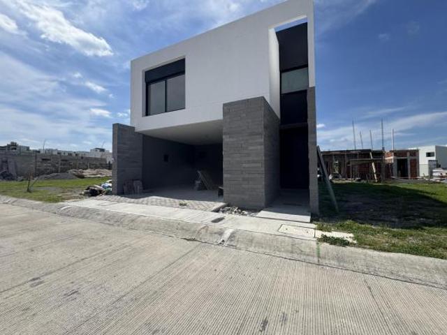 CASA CON ROOF TOP EN VENTA EN PUNTO LOMAS