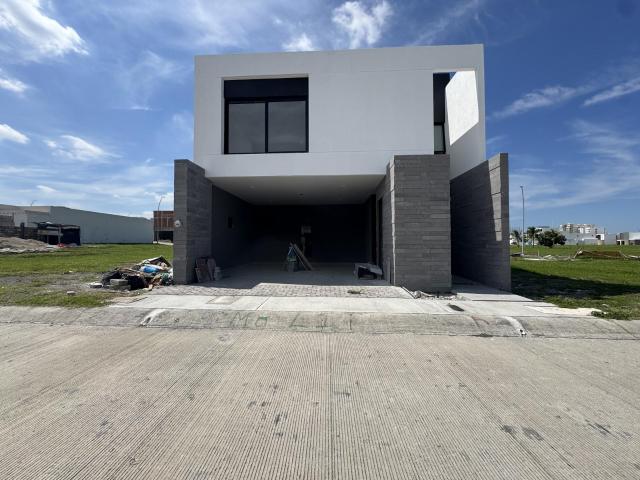 CASA CON ROOF TOP EN VENTA EN PUNTO LOMAS