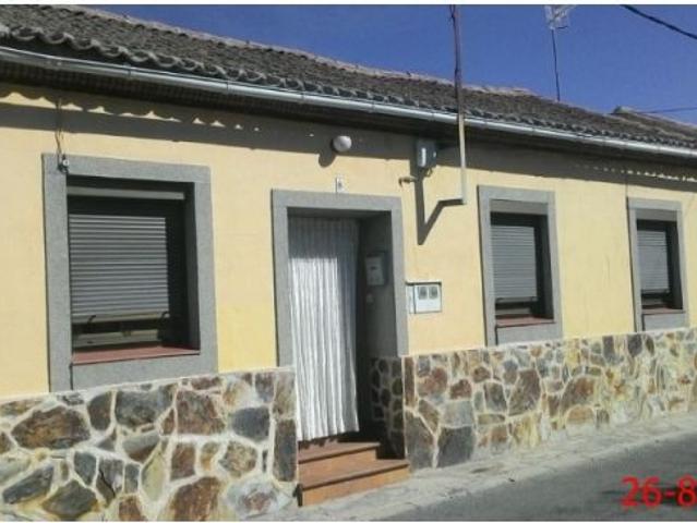 Casa con solar en venta en Coca Segovia Amplias posibilidades en entorno