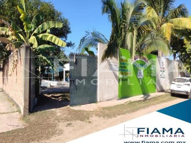 CASA CON SOLAR EN ZONA URBANIZADA, TUXPAN, NAYARIT