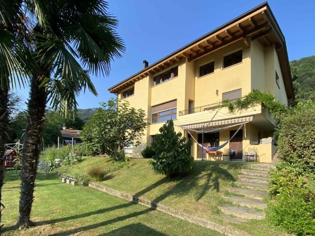 CASA CON SORPRESA! BEN CURATA E SPAZIOSA A POCHI MINUTI DAL LAGO E DAL CONFINE