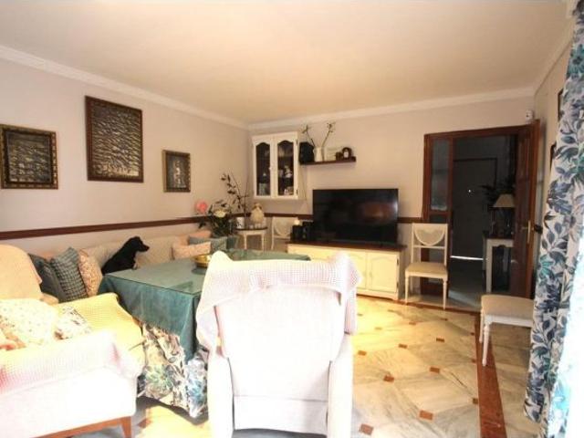 CASA CON SOTANO EN BARRIADA LOMOPARDO