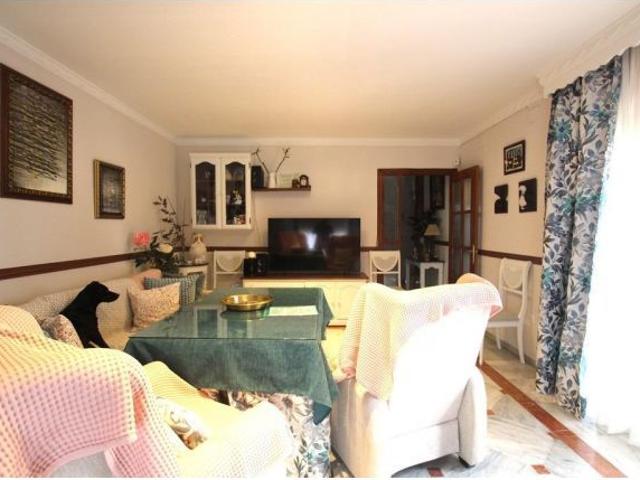 CASA CON SOTANO EN BARRIADA LOMOPARDO