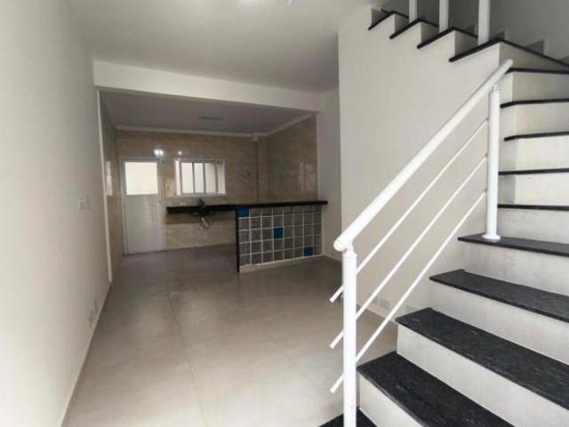 CASA COND. 2 Dorm, C/ QUINTAL, 53,80 m² de área útil. BAIRRO: AVIAÇÃO