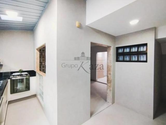 Casa Condomínio Cidade Jardim 2 Dormitórios 1 Suíte 2 vagas cobertas Jacareí