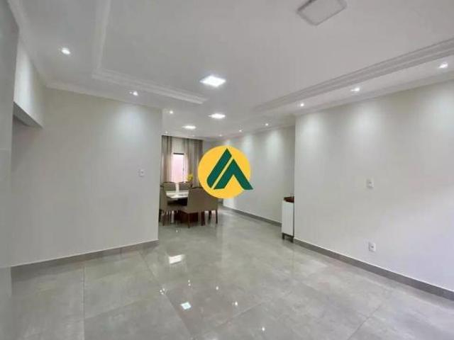 Casa confortável em região de fácil acesso ao centro da cidade à venda em Passos/MG