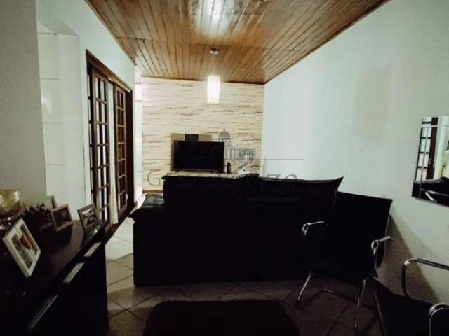 Casa Conjunto Residencial Trinta e Um de Março 2 Dormitórios 150m²