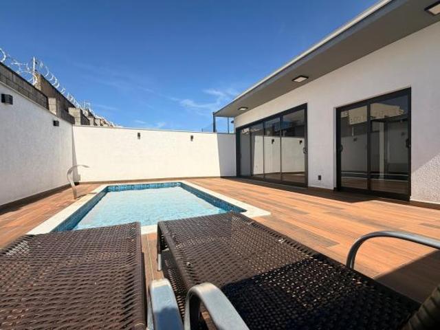Casa contemporânea com integração à piscina — Condomínio Pampulha