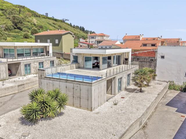 Casa Contemporânea com Piscina Privativa em Comunidade Fecha. 173m² São Martinho Do Porto