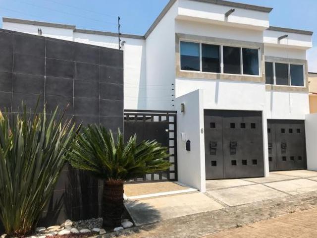Casa contemporánea con detalles europeos en venta, Cuernavaca