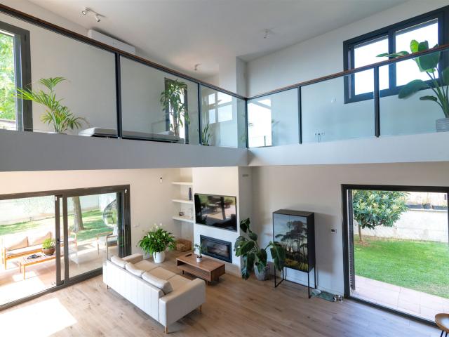 Casa moderna con piscina y jardín en Vallveric, Mataró – Cos. 340m² Mataró