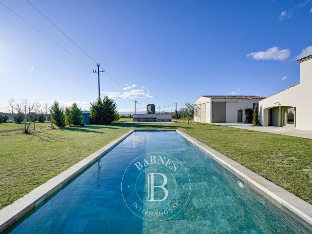 Casa contemporánea con privacidad y vistas abiertas en Cassà de la Selva, Gironès