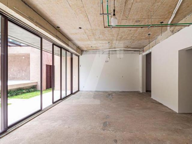 Casa contemporânea à venda na Vila Madalena 730 m² 680 m² de terreno