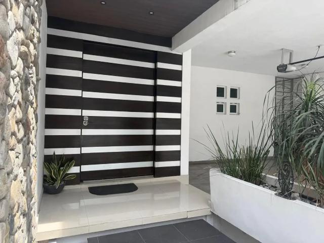 Casa contemporanea en Renta CUMBRES 5to Sector
