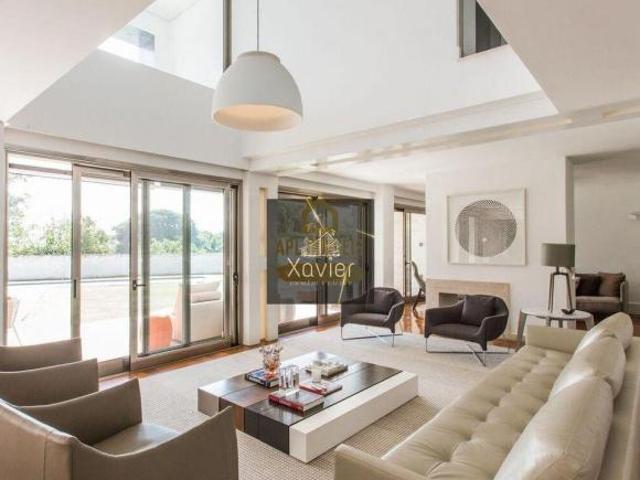Casa Contemporânea no Morumbi 388m2, 3 suítes, 5 vagas, ótima localização
