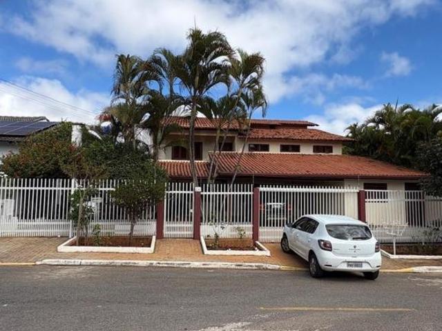 Casa contemporânea na SHIS QI 27 Conjunto 18