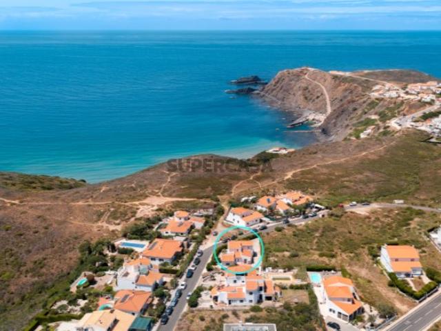 Casa de praia T2 + estudio, com vistas panorâmicas para o mar em Arrifana
