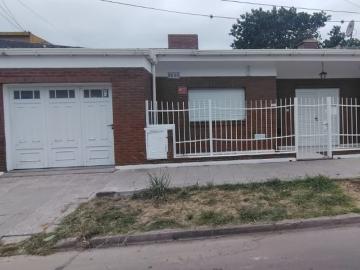 Casa en alquiler en Corrientes, Santa Rosa - Cochera