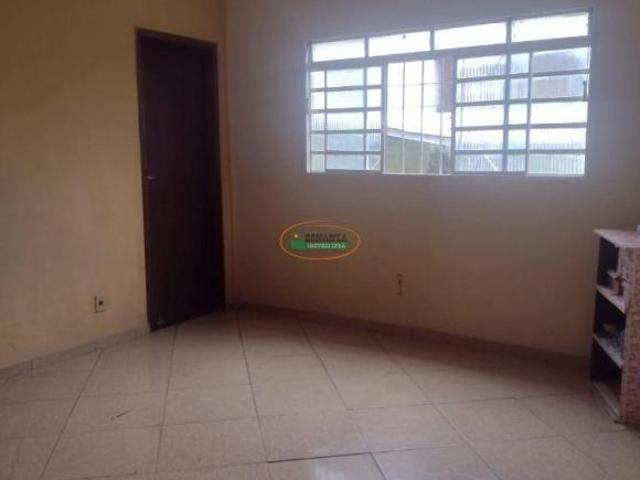 Casa duplex à venda no bairro Primeiro de Maio, Belo Horizonte!
