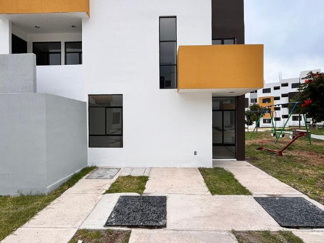 Casa Duplex, cerca de Antea y Corporativo Santander