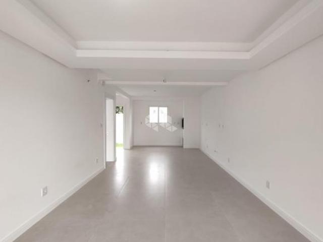Casa duplex com suíte e pátio no bairro Goiás, em Santa Cruz do Sul