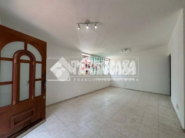 CASA DUPLEX COL. LOMAS VERDES 4A SECCION