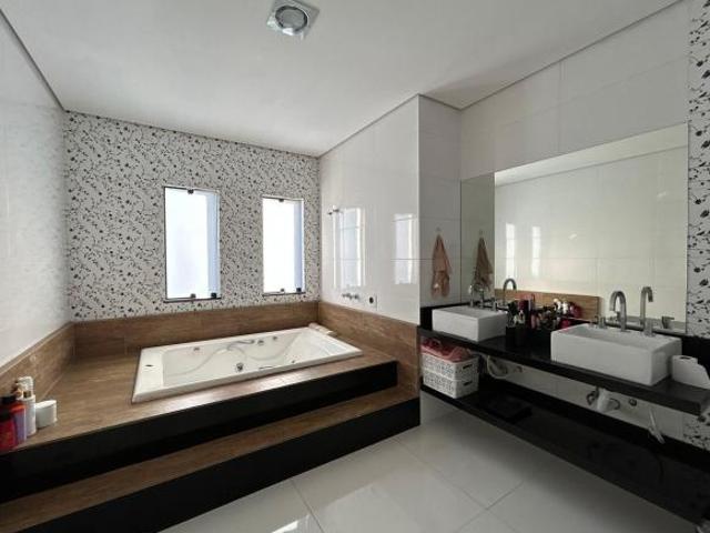 Casa Duplex de Alto Padrão à Venda no Bairro Morro da Mina