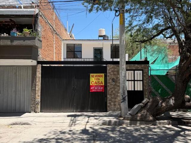 Casa duplex en venta! Oportunidad de inversión, lista para habitar
