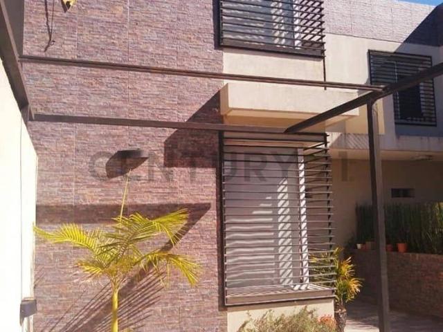 Casa Duplex en alquiler en La Plata 2 dormitorios Melchor Romero