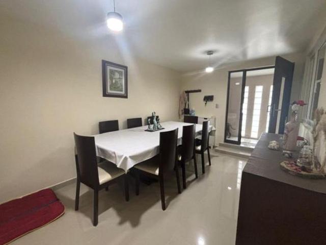 Casa Duplex en excelente condiciones en calle cerrada con vigilancia en camaras