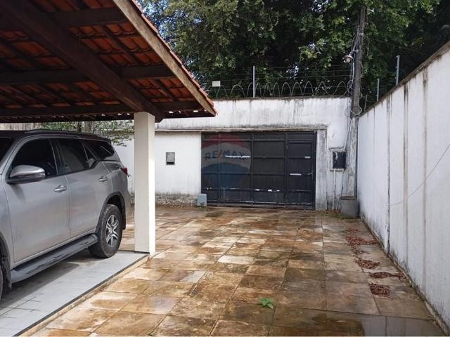 Casa duplex para locação com 05 dormitórios em Luciano Cavalcante