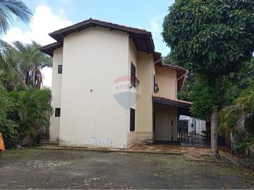 Casa duplex para locação com 05 dormitórios em Luciano Cavalcante