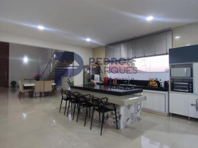 Casa Duplex para Venda em Sete Lagoas, Jardim Arizona, 5 dormitórios, 1 suíte, 2 banheiros, 4 vagas