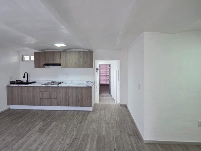 Casa Dúplex Planta Alta en Renta, Lomas de Atemajac, cerca de Avenida Patria