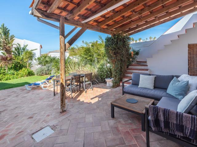 Casa da Aldeia Belamente Renovada com Jardim, Anexo e Terraç. 190m² Budens