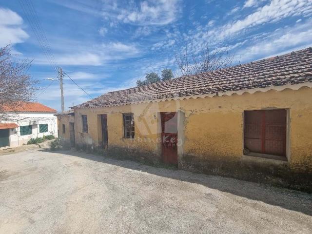 Casa da Lomba Encantadora casa de pedra para renovar