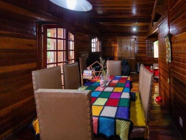 Casa de madeira à venda no Santa Lucia!