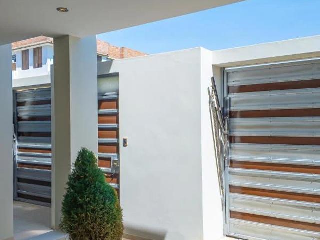 Casa de niveles dormitorios y cocheras sachaca arequipa