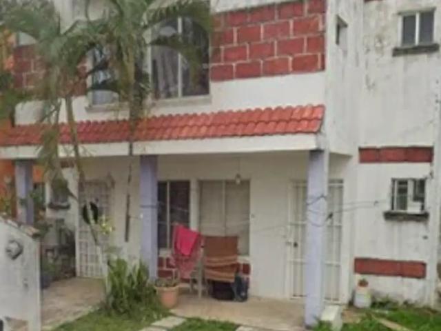 Casa de OPORTUNIDAD en Residencial las Olas, Cosoleacaque: 3 Recámaras, Garage y Jardín