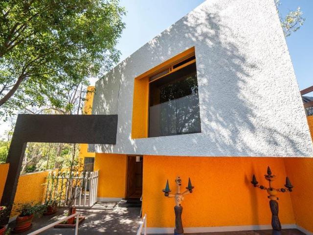 CASA DE AUTOR AMUEBLADA EN RENTA EN PASEOS DEL BOSQUE, NAUCALPAN