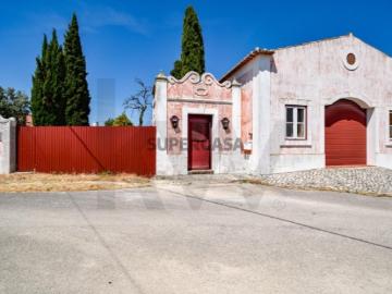 Casa de autor em Dom Fernando, Achete luz, silêncio e arquitectura em estado puro