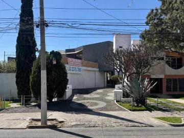 Casa de Autor en Concreto: Ideal para Corporativo o Proyecto en Jardines del Sol